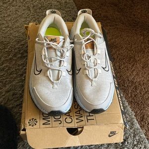 Nike 8.5 Sneakers never worn